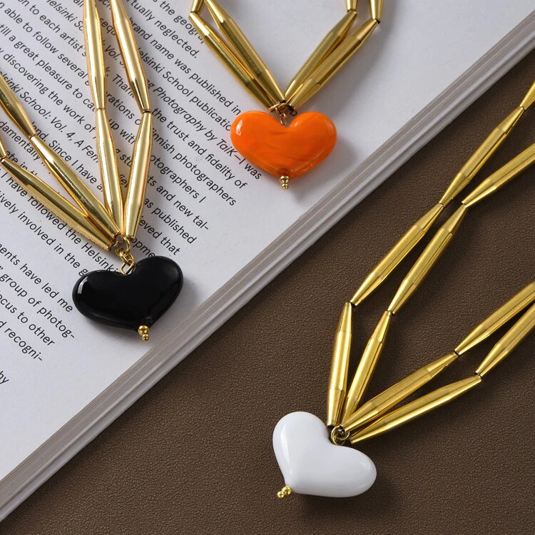 

2026 Fashion Black White Orange Heart Shaped Gold Chain Pendant Necklace Women Popular Luxury Jewelry