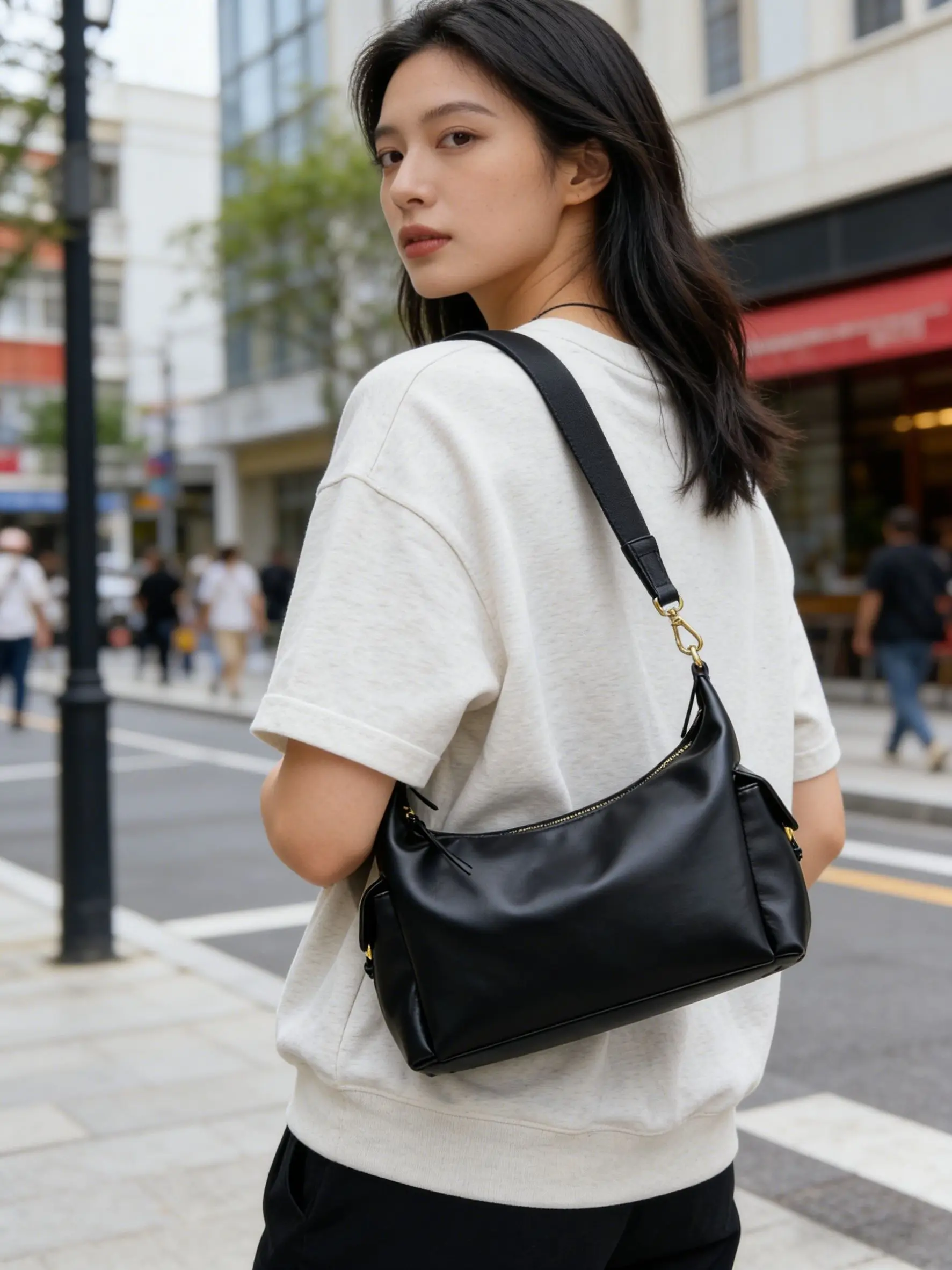

New leather handbag, spacious single-shoulder underarm handbag, women's commuter bag