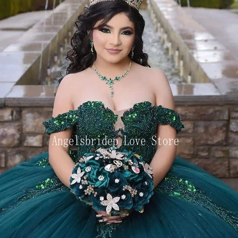 فساتين Quinceanera الخضراء الزمرد Angelsbridep لعمر 15 سنة حلوة ، مكشوفة الكتفين ، زخارف تول منتفخة ، فساتين حفلات حبيبته