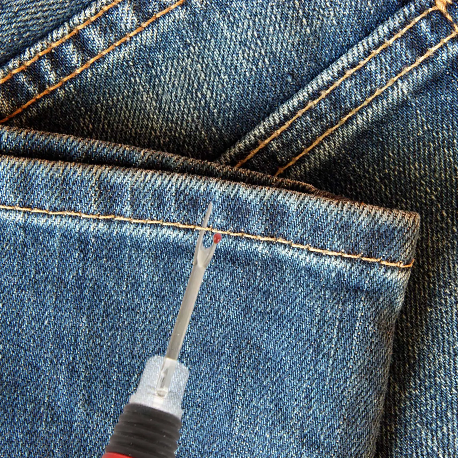 

Luminescent LED Sewing Tool Ergonomic Grip Threader Seam Ripper Embroidery Needle Knitting Tool Seam Ripper Sewing Remover