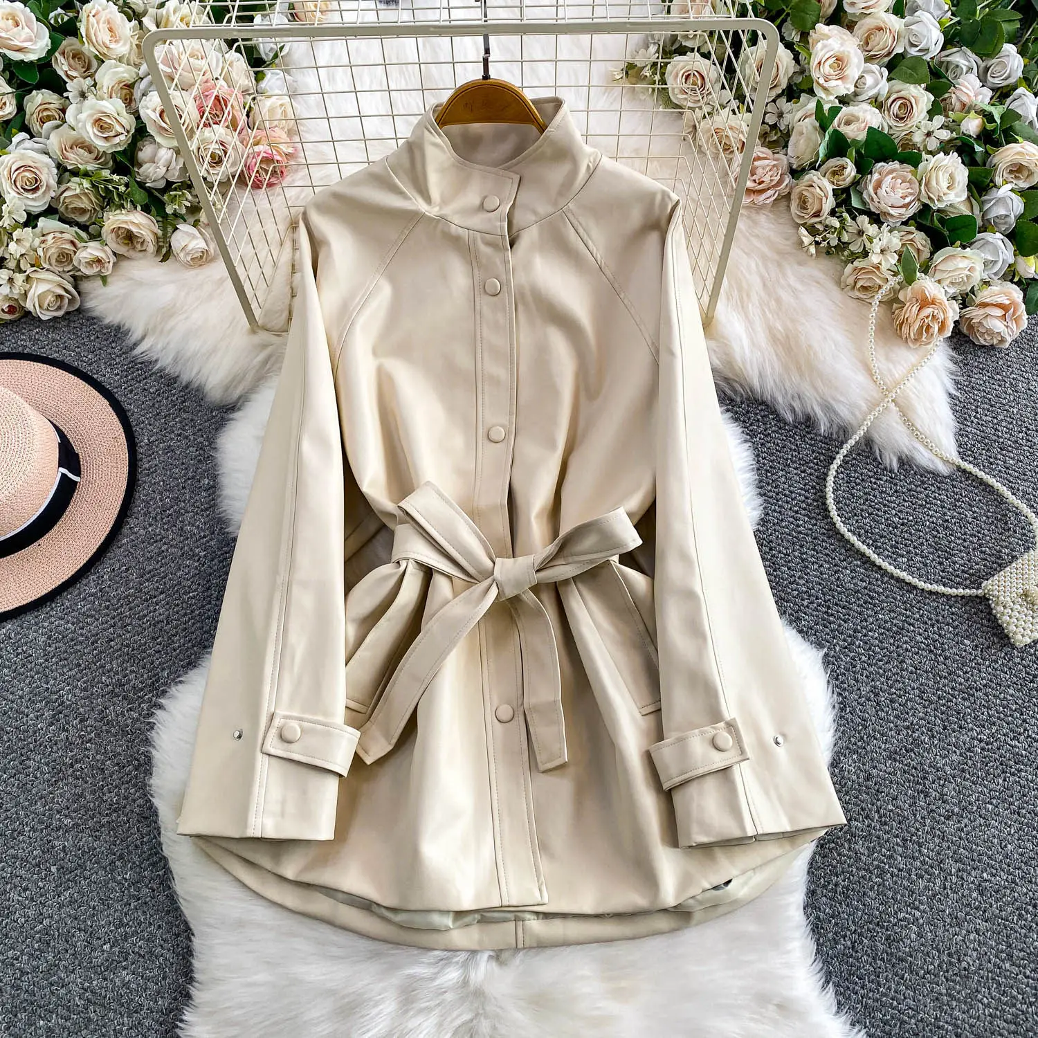 

Женская кожаная куртка SuperAen в стиле ретро с воротником-стойкой, средней длины, на шнуровке на талии, 2026, осенне-зимние новые модные пальто трапециевидной формы