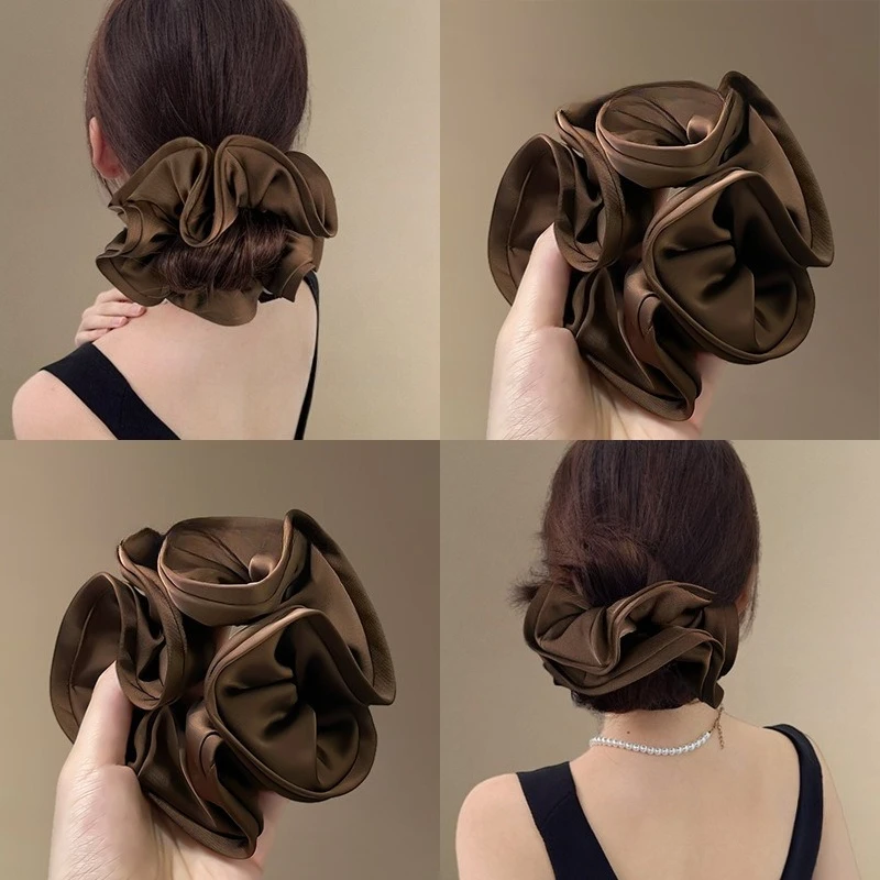 

Chestnut brown satin ruffle edge hair band has super good texture, and the new headrope reel is exquisite and elegant. Simple