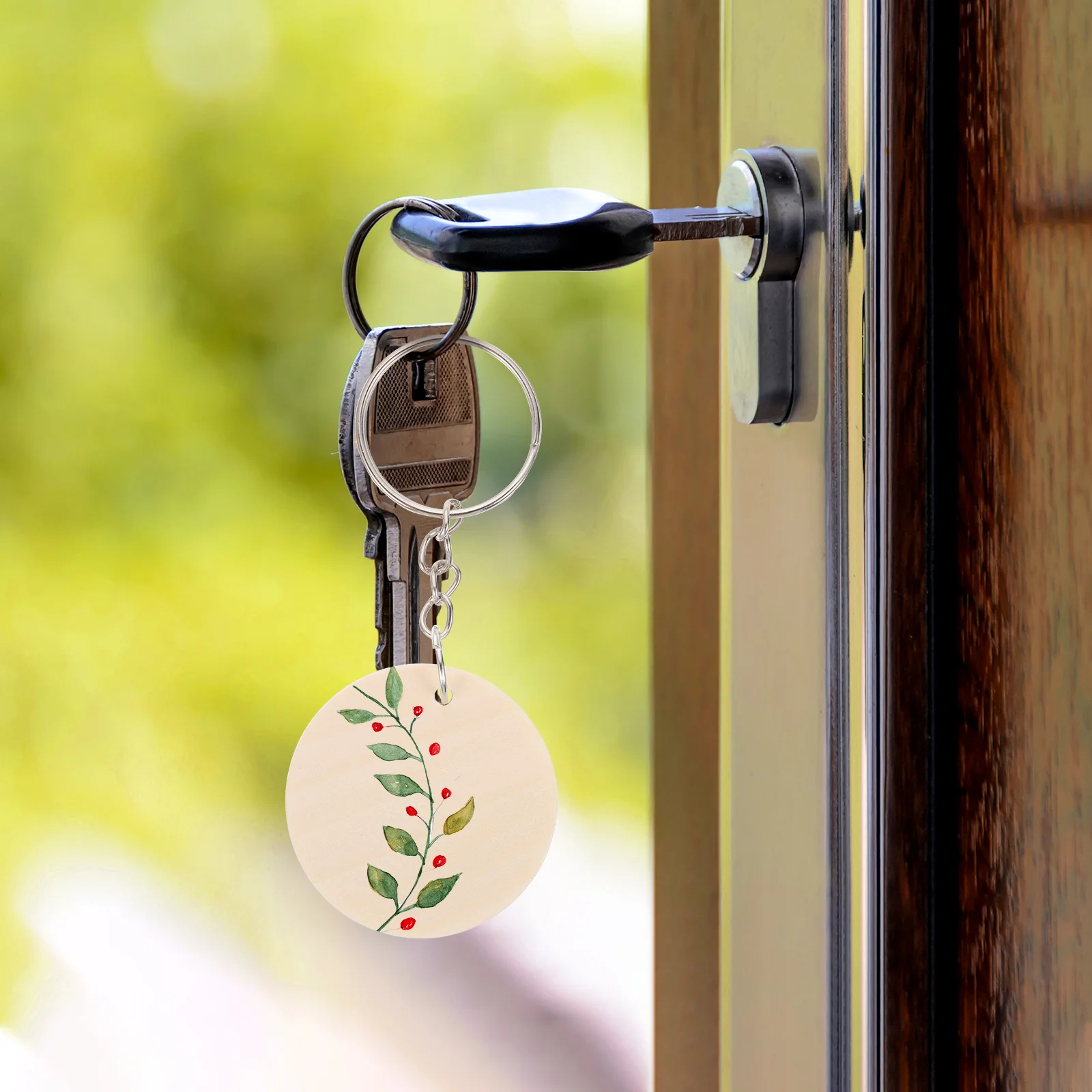 

100Sets Decorative Wooden Keychains Wood Slices Pendants DIY Creative Multifunctional Handwork Key Rings Wooden Keychains