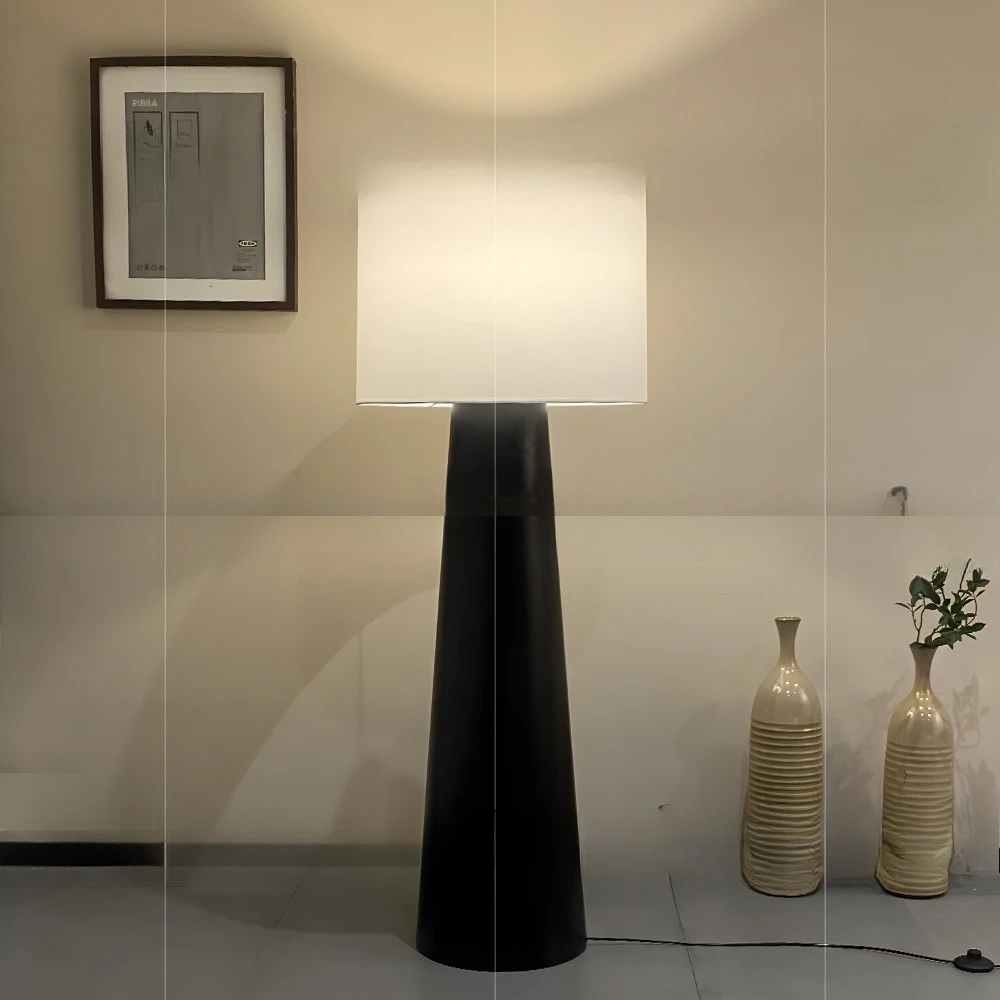 Дизайнер подержанных торшер, гостиных, спален, диванов, боковых стоячих атмосферных украшений.