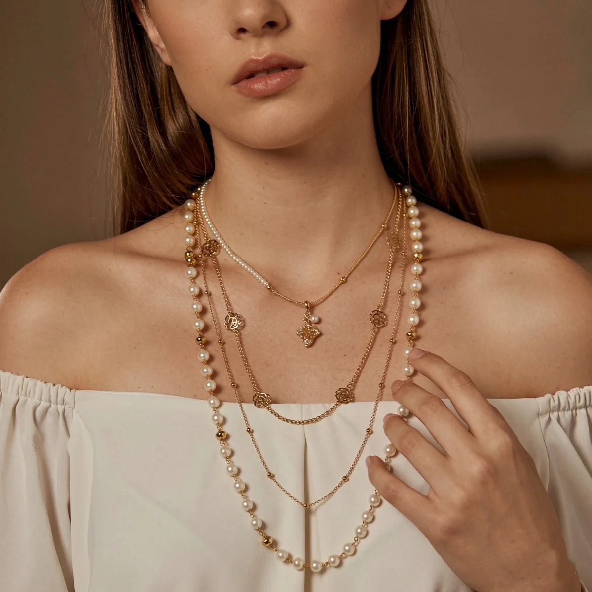 Elegante französische Zirkon-Ahornblatt-Halskette mit hohlen Rosenblüten und simulierten Perlen für Damen und Herren, Ins-Stil, florales Choker-Schmuckstück – Detail 5