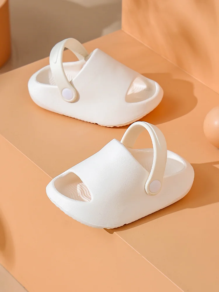 

Girls can wear slippers when going out at home, simple and atmospheric slippers