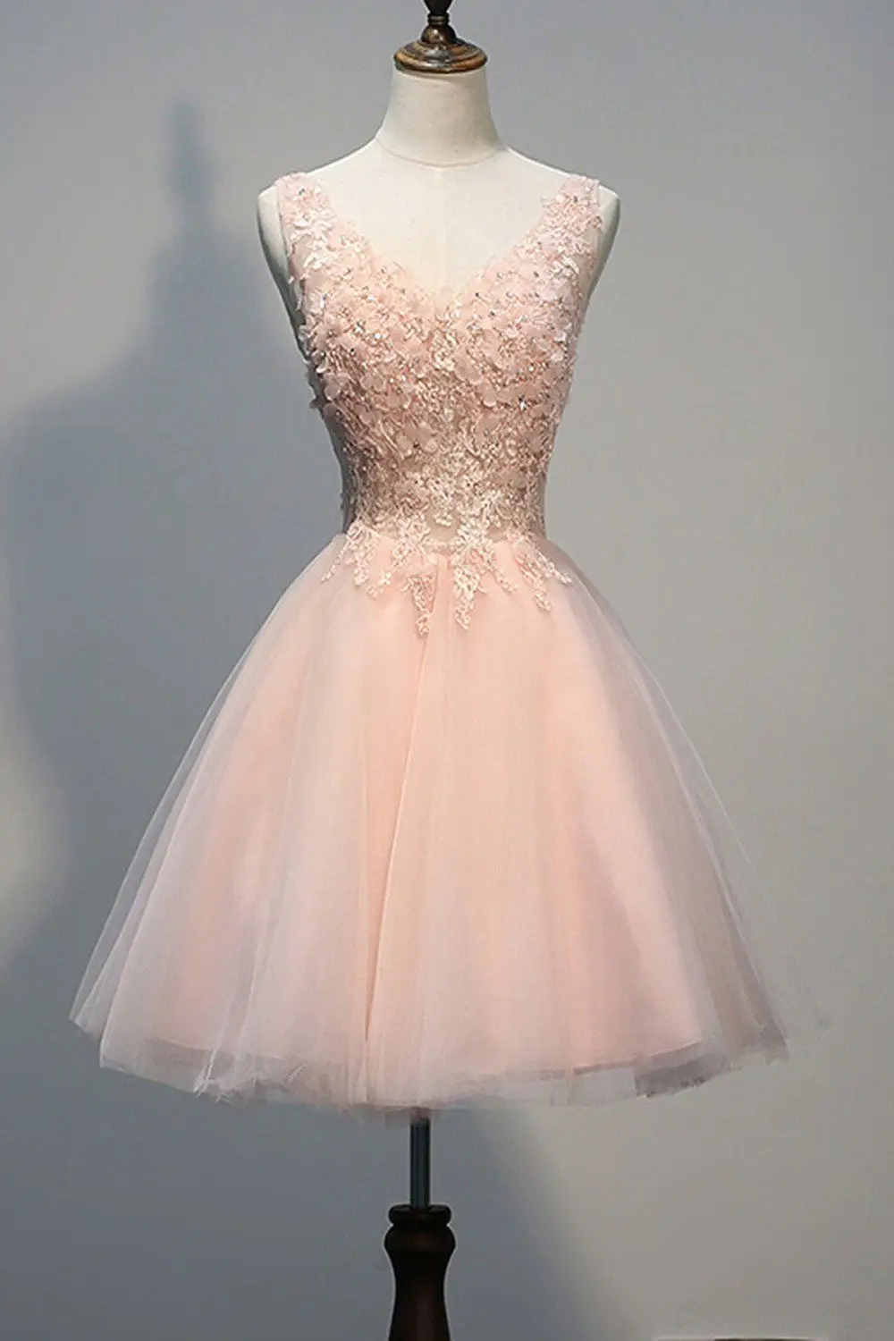 MisShow A-line Tulle Homecoming Dress Embroidered Bodice V Neckline Zipper Back with Floral Lace Knee Length Prom Party Gown