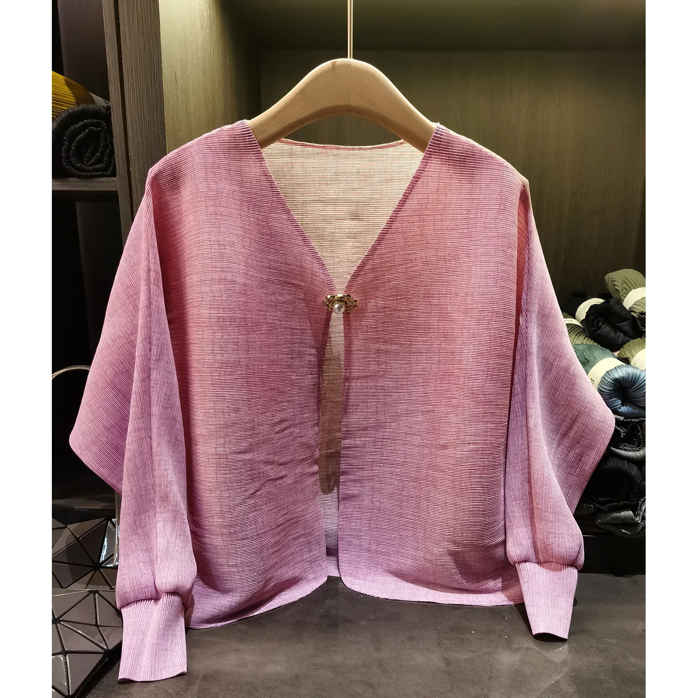 High-Quality Cropped Jacket: Loose-Fit Women's Shawl for Spring/Summer New Arrival Batwing Cardigan Solid Colour Slimming Top