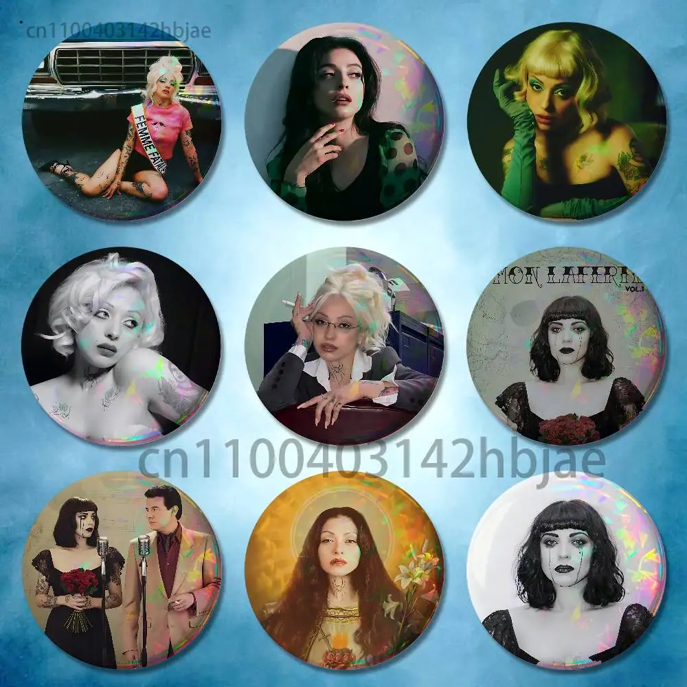Broche con estampado HD de FEMME FATALE M-Mon L-Laferte, 58mm, 44mm, insignias, bonitos broches de exhibición redondos Derby, alfileres de solapa