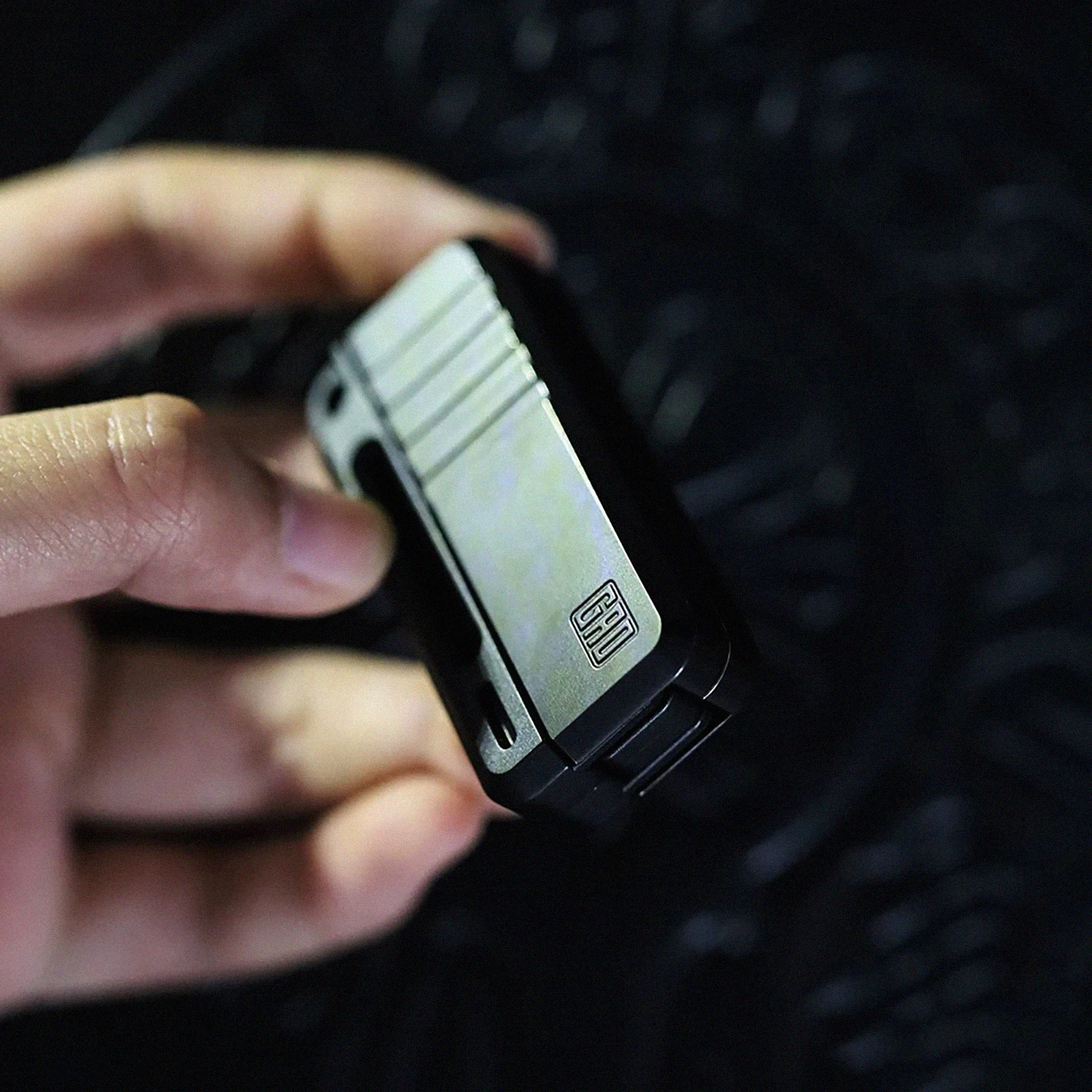 Rifle-5 Fidget Slider EDC Toy Magnetic Fidget Spinner Metal Card Pusher Black Tech Fidget Gear Gadget Stress Relief Boys Gift