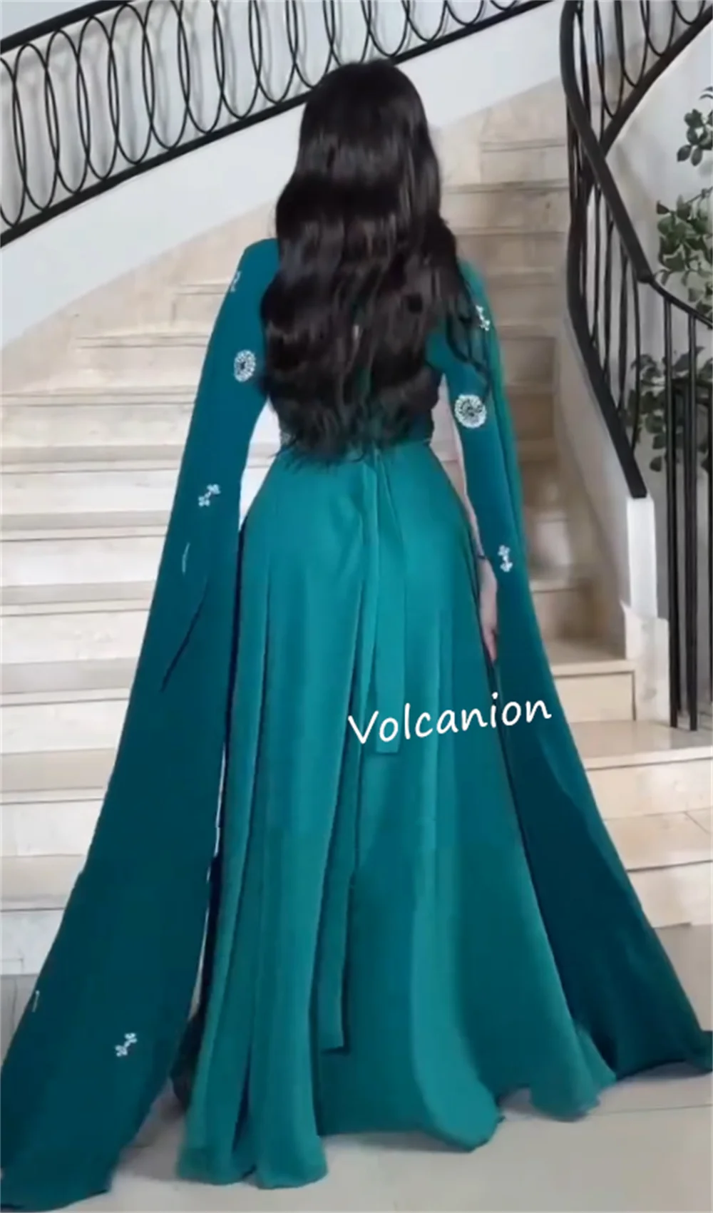 Maglia personalizzata con pieghe e fascia con perline o-collo Abiti lunghi a trapezio Occasioni su misura Prom Classici Taglie eleganti disponibili