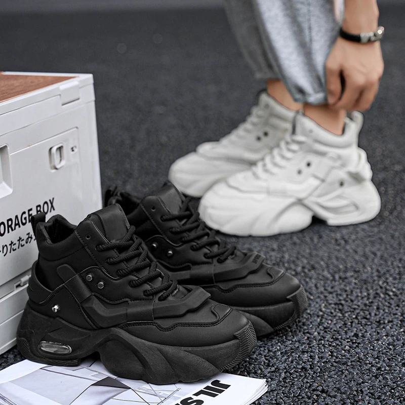Herren-High-Top-Sneaker mit dicker Sohle, schlichter, aber hochwertiger Textur, mit dicken Schnürsenkeln und Metallnieten-Verzierung, luftgepolsterte dicke Sohlen für zusätzliche Höhe und Stoßdämpfung, erhältlich in Schwarz und Weiß, mit trendigem und robustem Design, geeignet für Herbst- und Winterkleidung, ideal für tägliche Ausflüge, Street-Casual-Looks und verschiedene andere Anlässe. – Detail 9