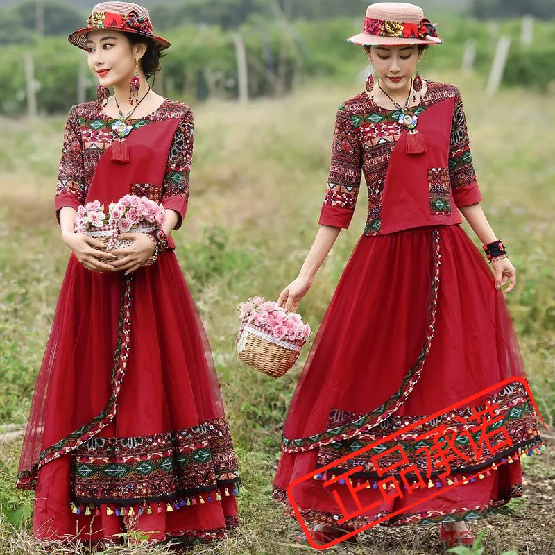 

High-End Spring Autumnal Ethnic Style Dress Two-Piece Set Vintage Printed T-Shirt Half Skirt Travel Photography Women's Outfit