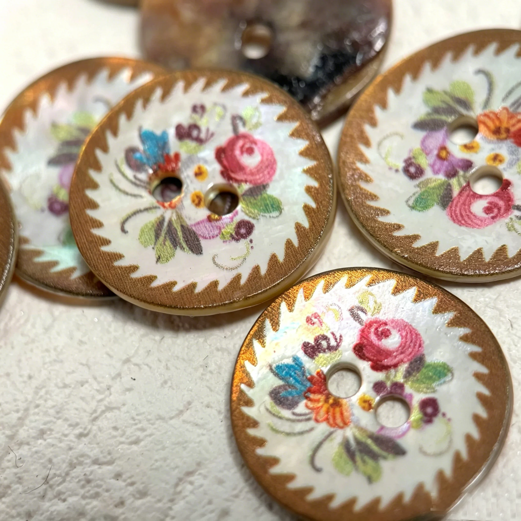 20Pcs 18mm Natural Shell Buttons Coffee Floral Border Vintage Style for Shirts Jackets Doll Clothes Journal Button Accessories