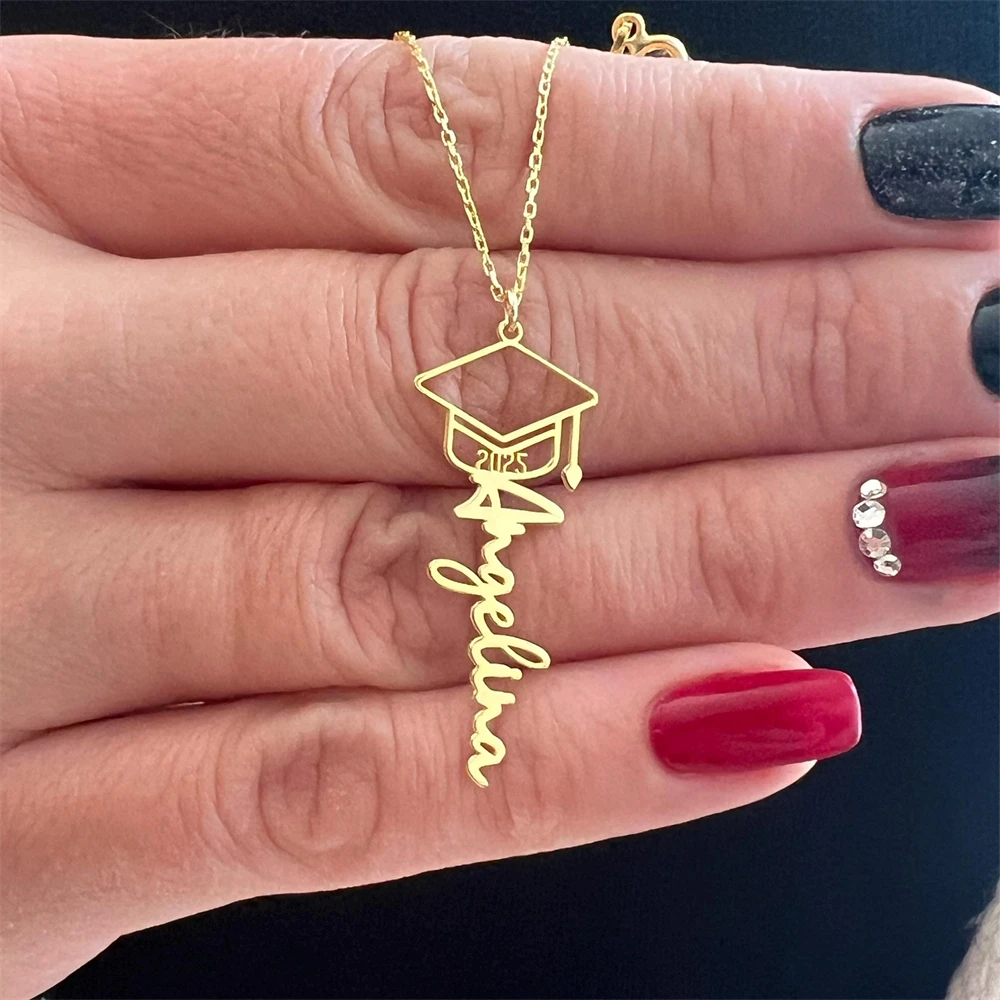 اسم التخرج المخصص قلادة سلاسل الفولاذ المقاوم للصدأ شخصية قبعة البكالوريوس القلائد فئة 2026 أفضل هدية #2