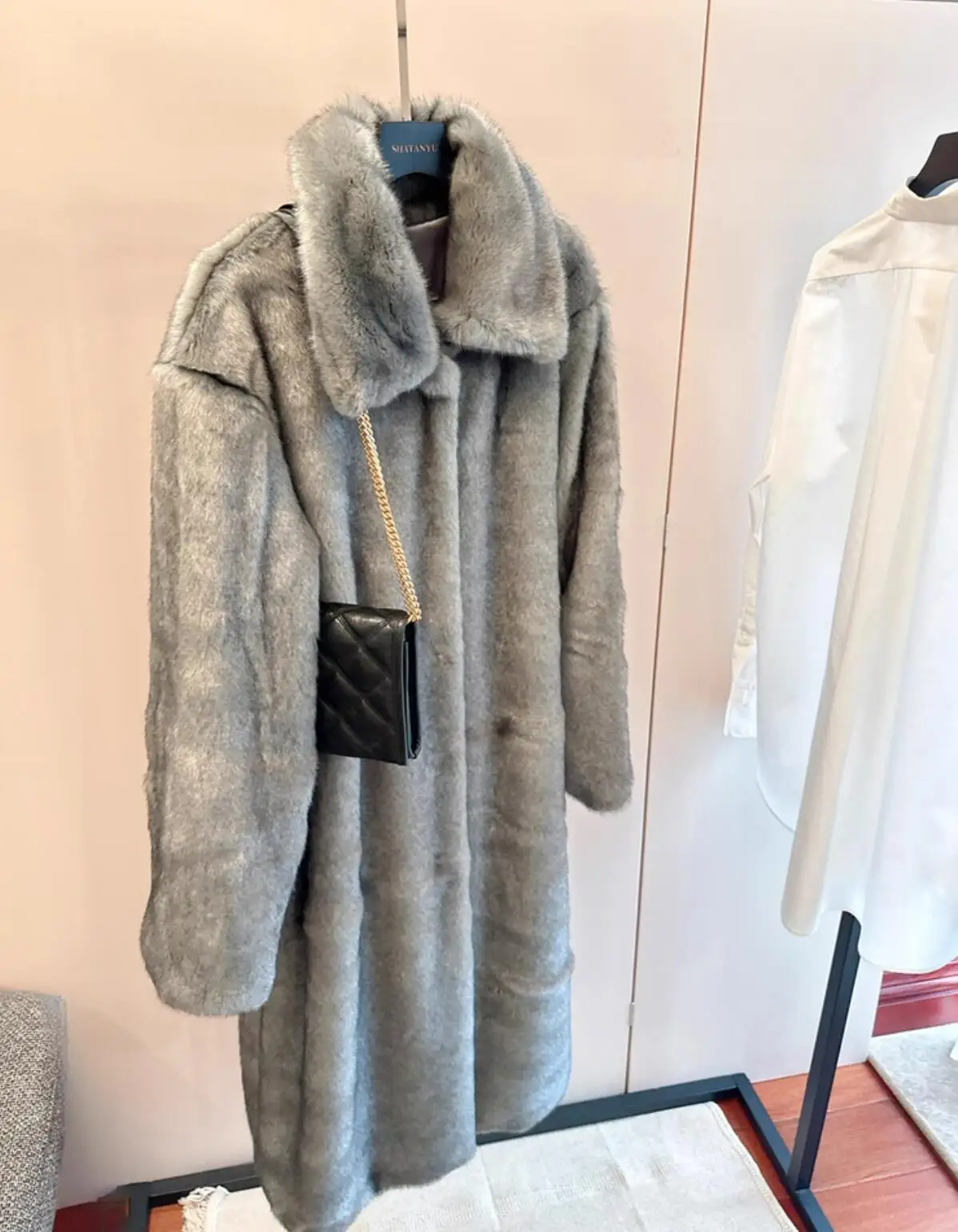 High Quality Winter Lapel Collar Hairy Shaggy Gray Faux Mink Fur Coat Women Long sleeve Furry Fur Warm Midi Outerwear Trendy