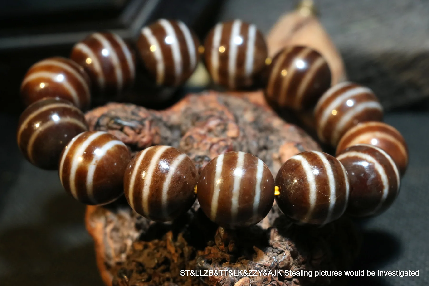 

Collectible LKbrother Sauces Energy Tibetan Old Agate 3 Line Round Shape dZi Bead Bracelet Large Bangle 18MM 5AC15A02