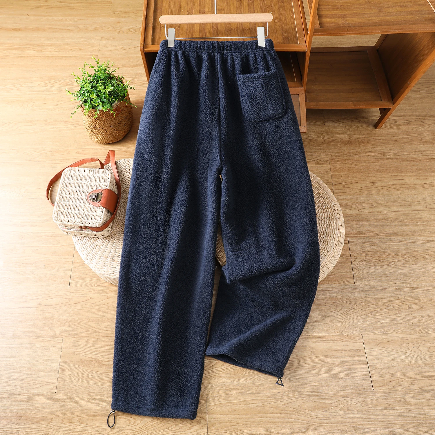 Autunno Inverno Dstring Pantaloni a gamba larga Taglio dritto Pantaloni casual larghi leggeri con ricamo in velluto di agnello sintetico Colo...