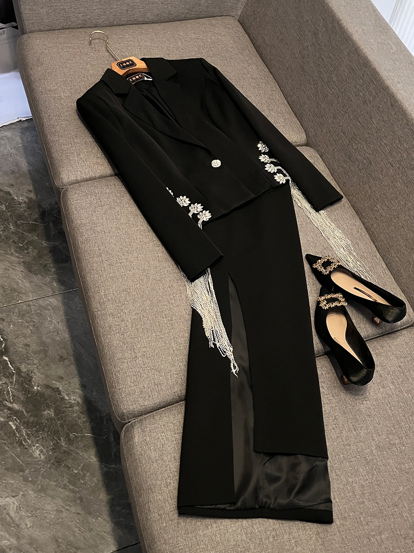 

Модный облегающий комплект из двух предметов: черный, с бахромой, с завышенной талией, в стиле принцессы, из полиэстера, зимний, повседневный, для работы