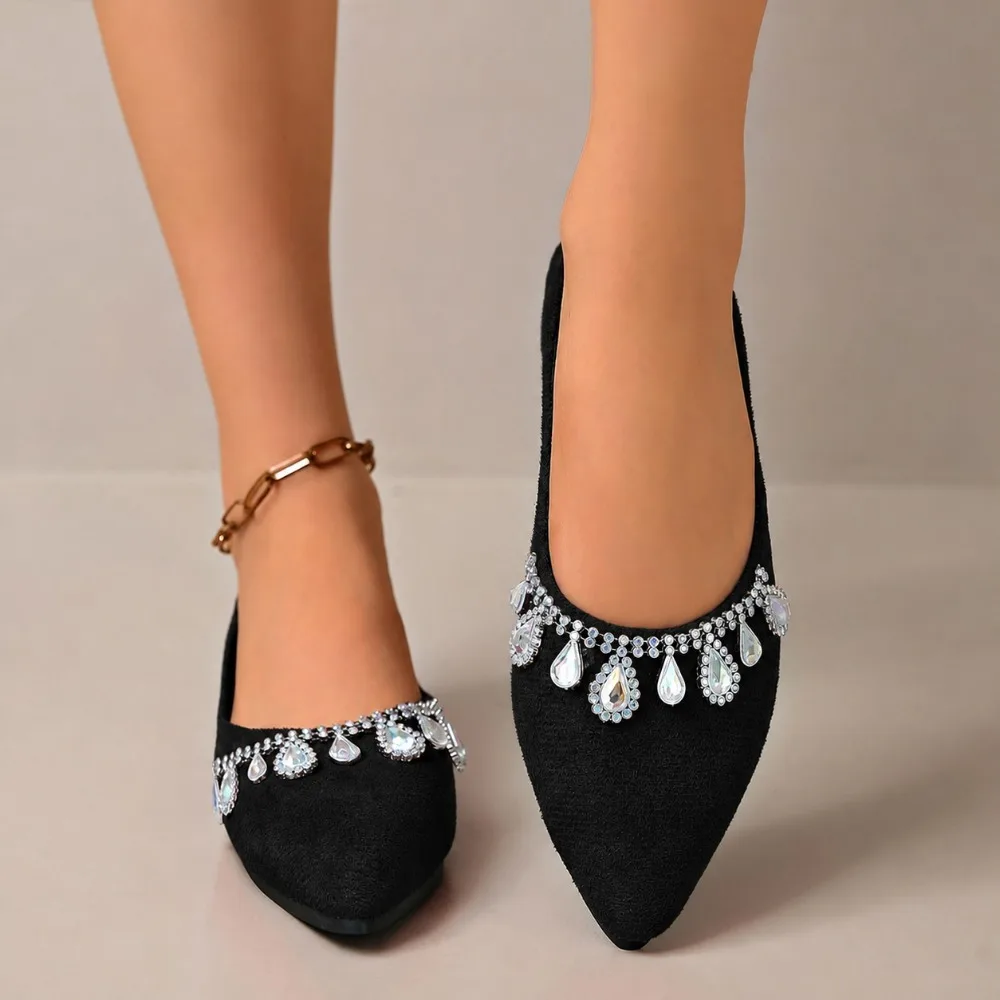 Elegante flache Schuhe für Hochzeitsfeiern, Wildleder, spitzer Zeh mit tropfenförmigem Strass-Quasten-Dekor, Slip-On-Ballerinas für Damen. – Detail 4