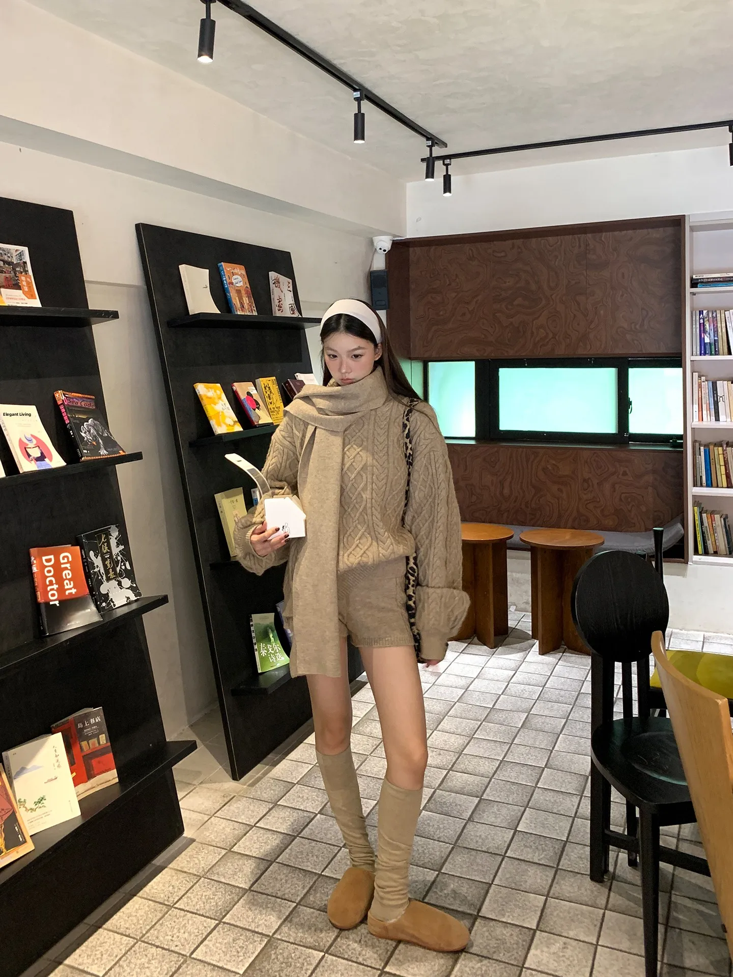 طقم صوف محبوك أحمر للنساء بتصميم فريد وجميل من قطعتين، أزياء شتوية عصرية بأسلوب كاجوال، شورت بخصر منخفض بلون واحد #5