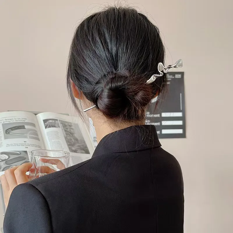 

New Chinese style hairpins for women, with a high-end feel and a clear and cool metallic feel. Coiled hairpins, simple and moder