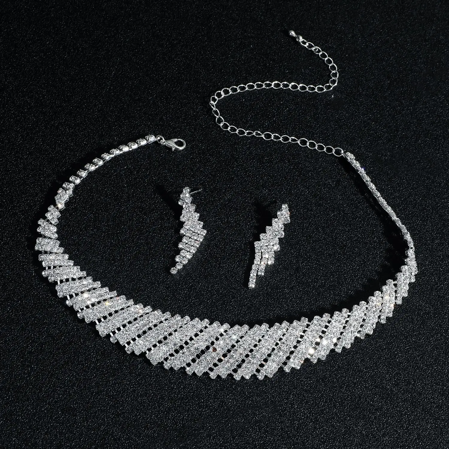 Source: Luxurious sparkling rhinestone necklace, earrings, two-piece set, bridal dress accessories