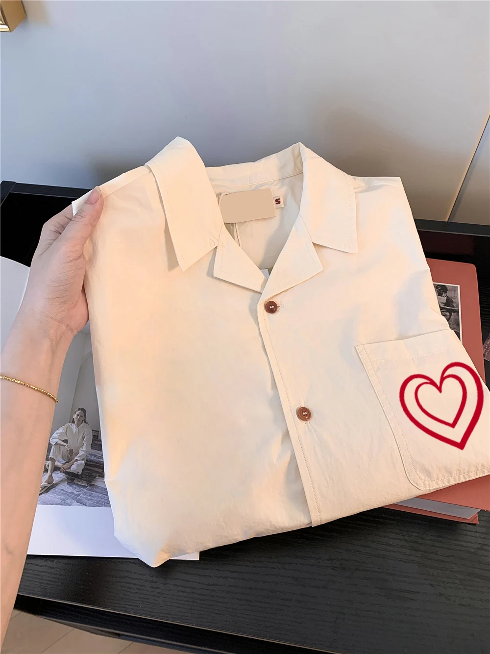 Faionable ort imprimé irt hommes motif coeur col rabattu coupe ample été Sle Version coréenne fonction de chaleur