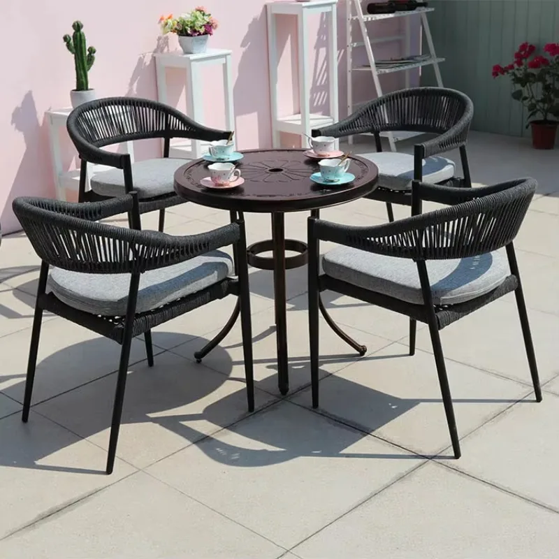 Set da Pranzo Moderno in Alluminio per Esterni con Tavolino e Sedie in Corda per Uso in Magazzino
