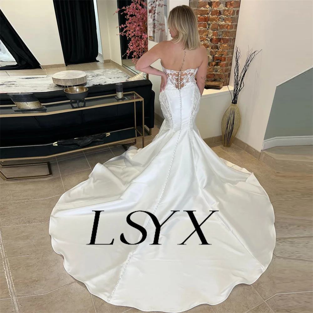 LSYX gaun pengantin tanpa lengan Satin applique gaun pernikahan putri duyung ilusi kancing belakang gaun pengantin buatan khusus