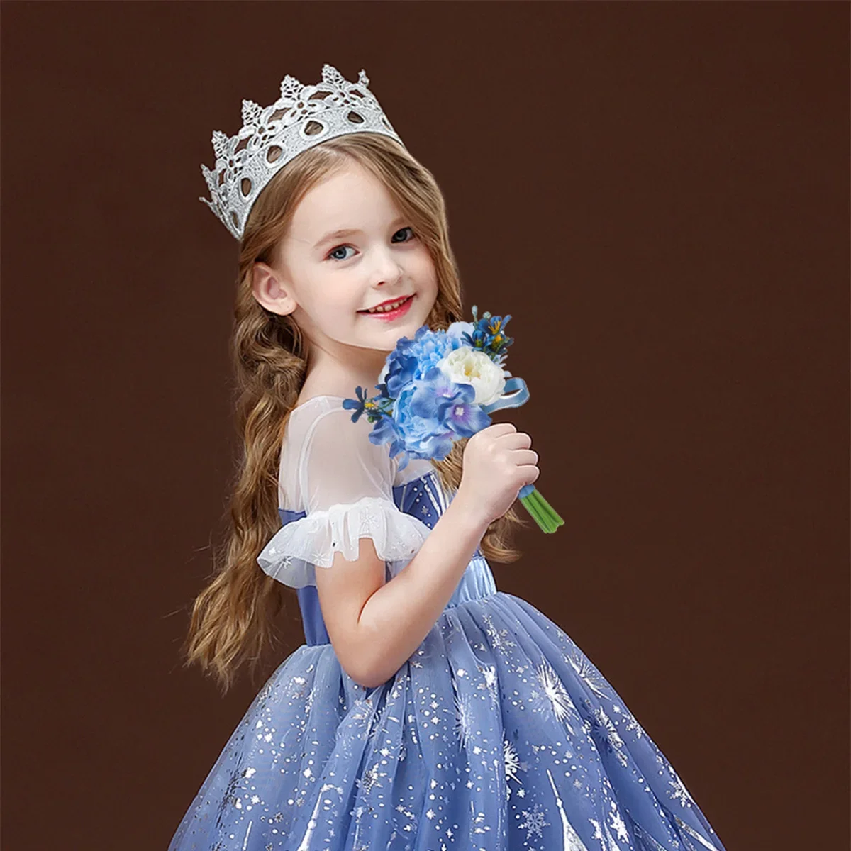 

Bride hand bouquet wedding simulation hand holding bouquet outdoor wedding photography props bridal bouquet artificial flowers