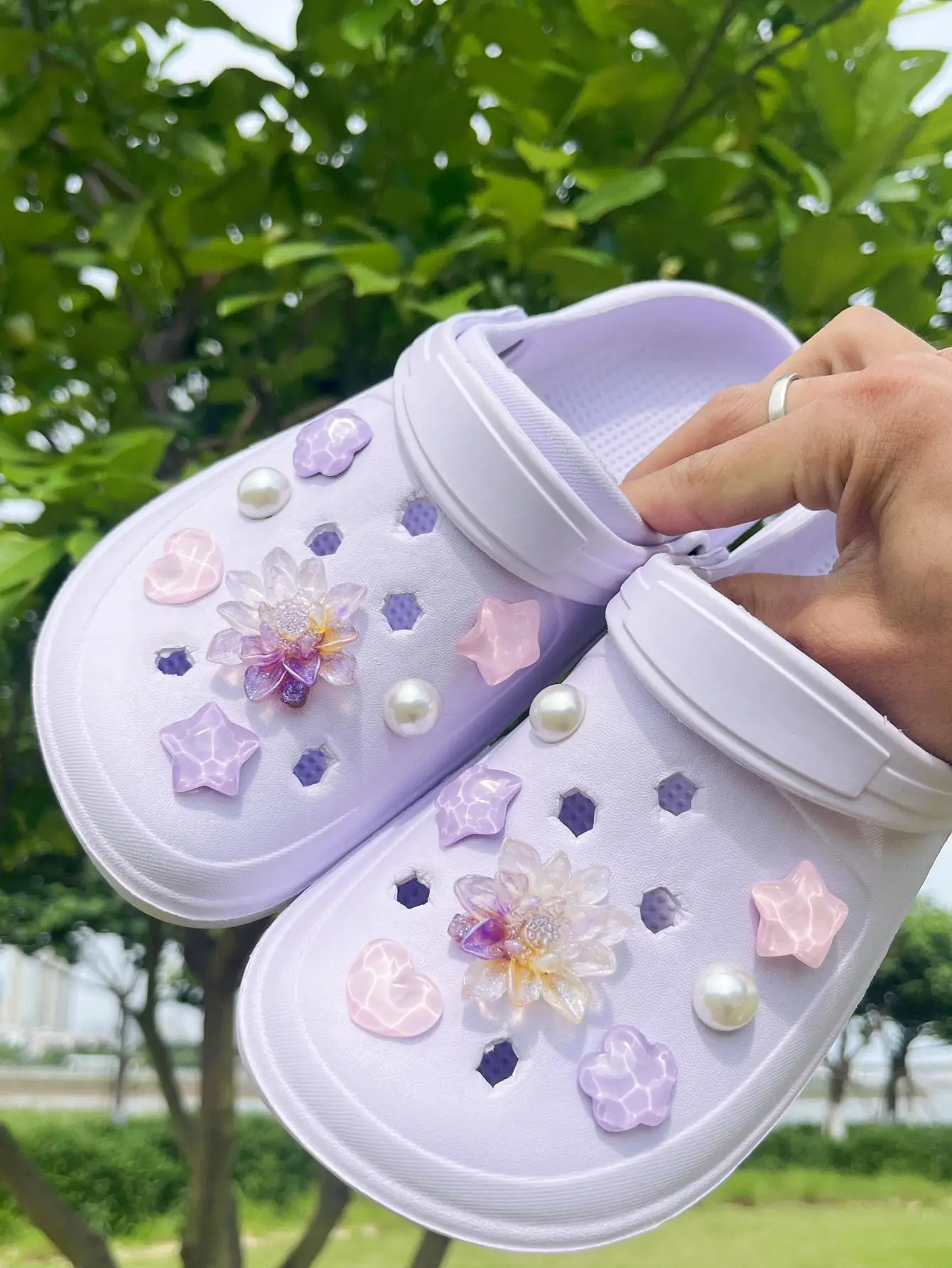 14 pieces/set Garden Shoes Shoe Accessories DIY Glitter Lotus flower temperament Pearl chain shoe flowers. Detachable decorative