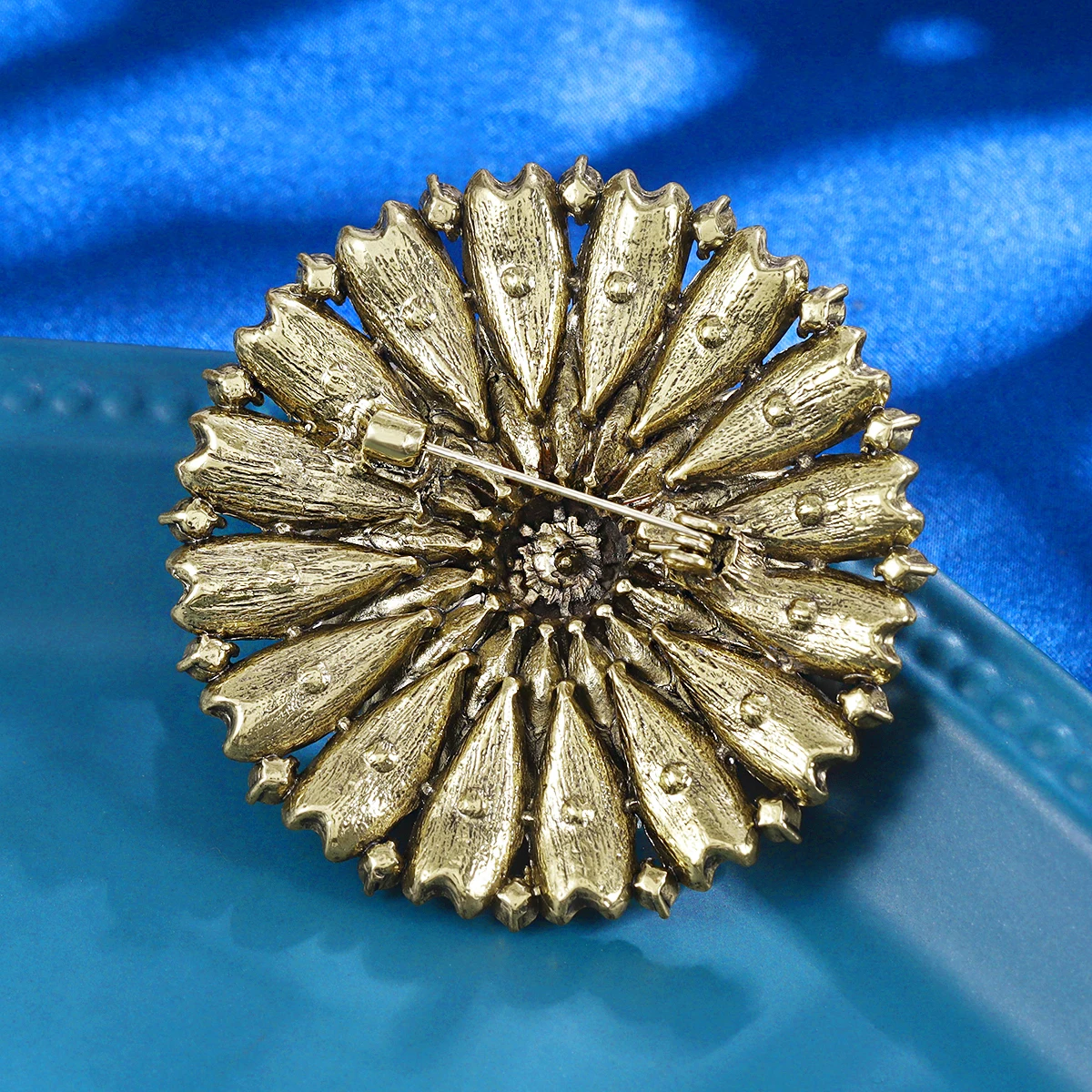 WEIMANJINGDIAN Brand New Arrival Assorted Styles Vintage Crystal Rhinestones Decor Brooch Pins