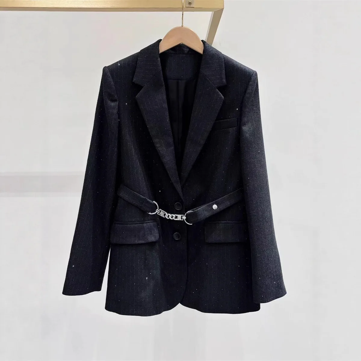 

【Подарок бесплатно】2025 осень-зима со стразами в студенческом стиле полосатый блейзер с цепочкой в виде подковы для женщин