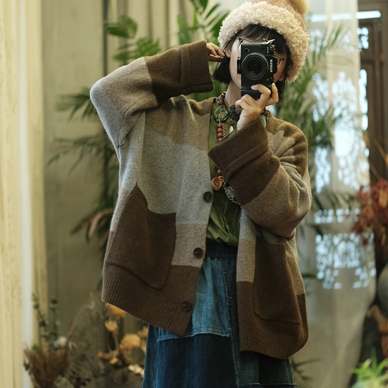 المرأة طويلة الأكمام سترة غير رسمية جديد وصول 2025 الخريف أسلوب بسيط الخامس الرقبة المرقعة اللون فضفاض الإناث سترة مشغولة من الصوف M2031 #3