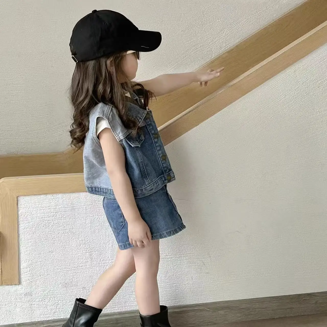 

Girls' Set 2025 Spring/Summer New Korean Edition Children's Cowboy Sleeveless Vest Cowboy Skirt Pants Two Piece Set 90-150CM
