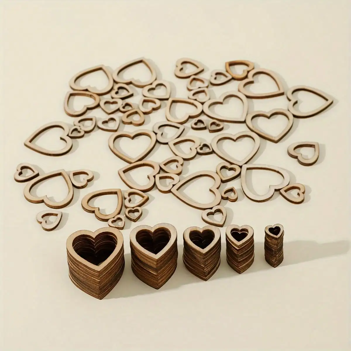 100 Stück Holz-Herzformen mit Lochmuster, handgefertigt, 1-3 cm, für Bastelarbeiten, Hochzeitsdekorationen, Valentinstag-Bastelbedarf