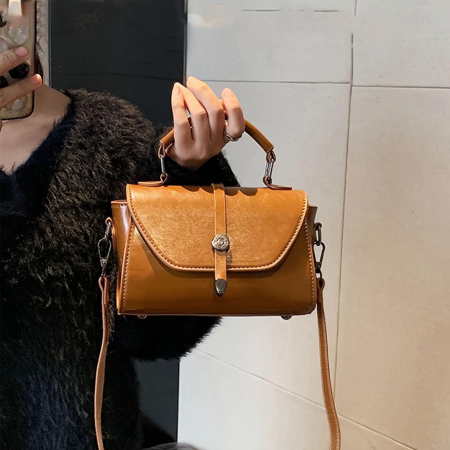 

Retro Mini Handbag Crossbody Bag Fashion Purse - Women's Statement Accessory