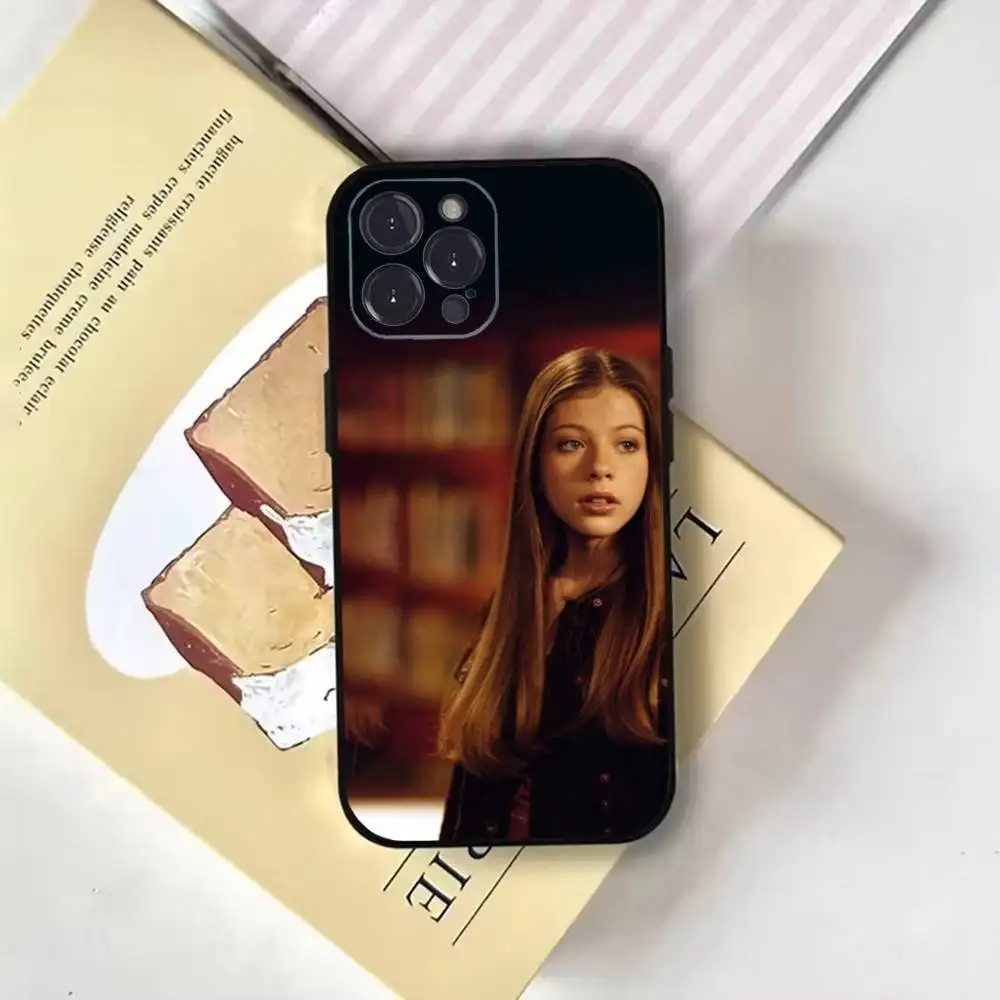 حافظة هاتف بافي ذا فامباير سلاير لهاتف آيفون 16، 15، 14، 13، 12، 11 بلس، برو ماكس، XS، X، XR، SE، Mini، 8، 7، غطاء أسود ناعم