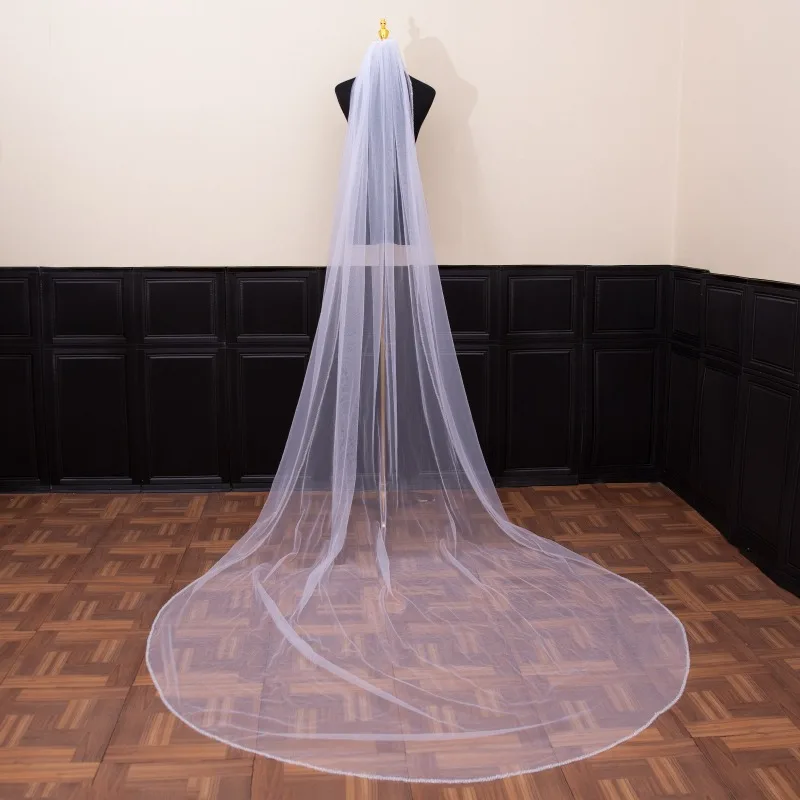 فستان زفاف راقي مطرز يدويًا وإكسسوارات شعر الزفاف وحجاب الزفاف