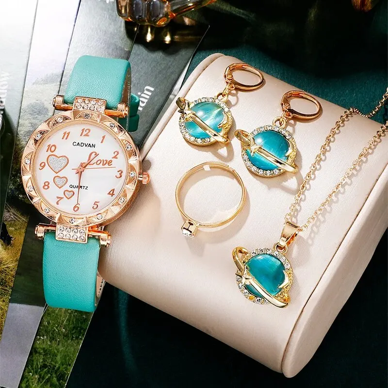 Green Classic Fashion Round Watches Leather Strap Casual Dress Female Clock Heart Rhinestone Dial Design Ladies Quartz Watch