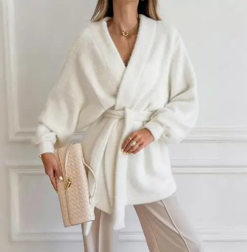 

2025 Autumn and Winter Lazy Style White V-Neck Long Sleeved Lace Up Loose Casual Mid Length Plush Jacket Fashion Elegant Jacket