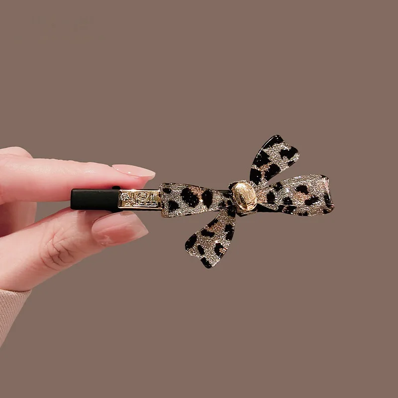 Luxury Glitter Leopard Print Bow Side Hair Clip, Metal Carved Decor, Exquisite Hairpin For Fixing Broken Hair Daily Accessory