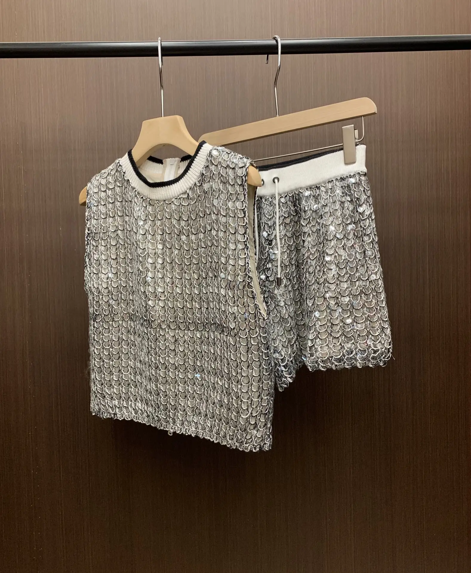 20244 Spring New Heavy Industry Fish Scale Sequin Vest Half Skirt Elastic Waist Shorts Loose Long Sleeve Top Women