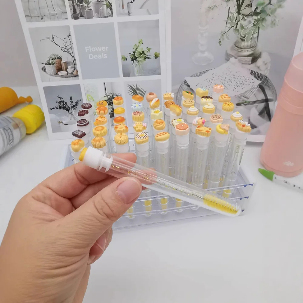 Commercio all'ingrosso Cartoon Cottura Torta Biscotti Bicky Lash Brush Tube Ciglia Lash Mascara Bacchetta Tubo Spoolie Custodie Ciglia Lash Brush Tube