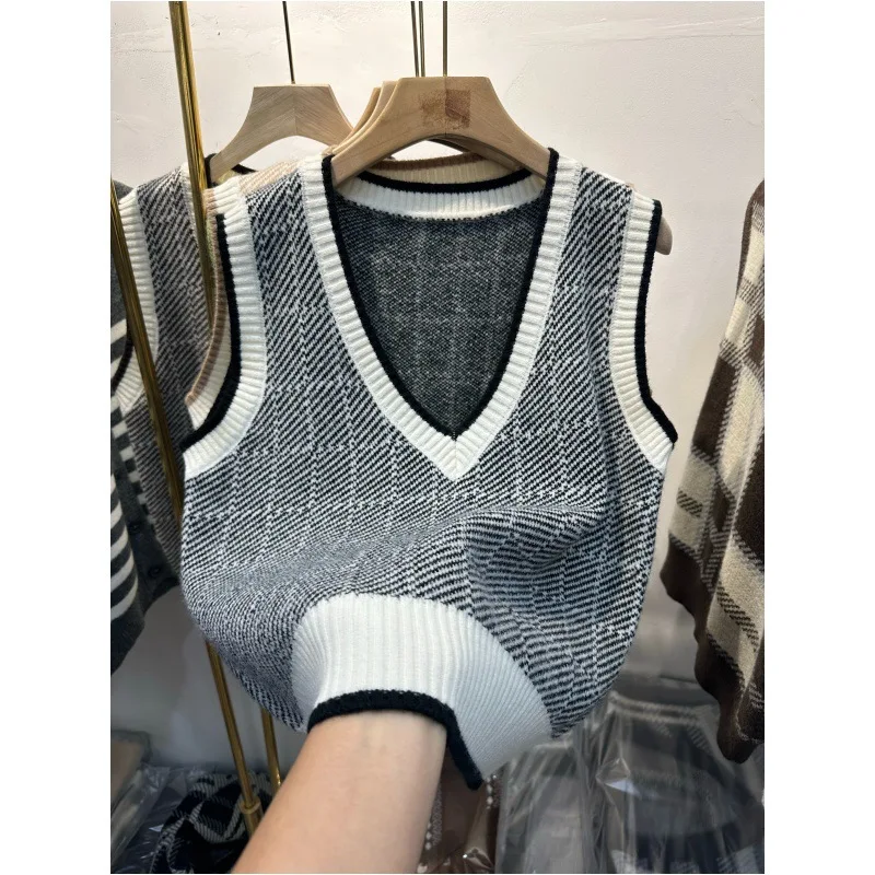 

2024 Autumn Winter New Pullover Sweater Women's New Fashion Multi-colored Striped Knitted Vest Plaid V-neck Sleeveless Jacket