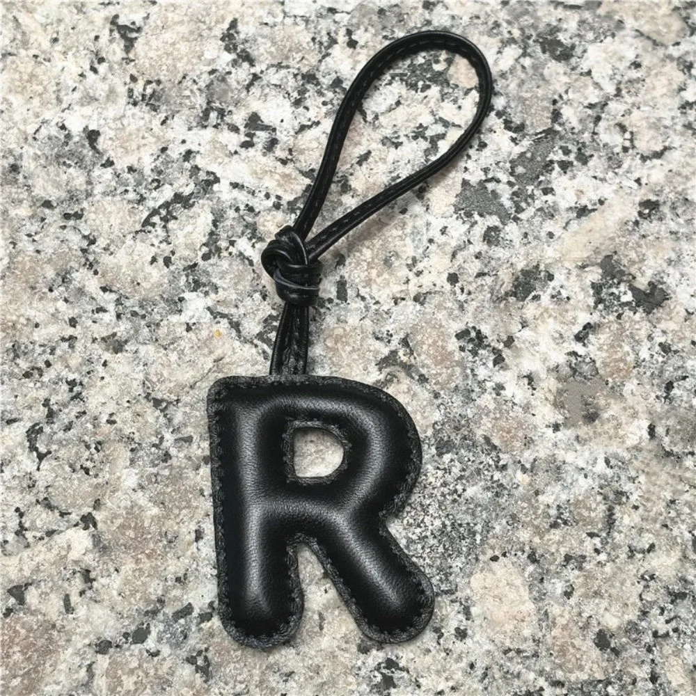 Echtes Schafsleder Alphabet Schlüsselanhänger Hochwertiger 26 Initialen Englischer Buchstaben Taschenanhänger Schwarzer Personalisierter Schlüsselring Anhänger – Detail 7
