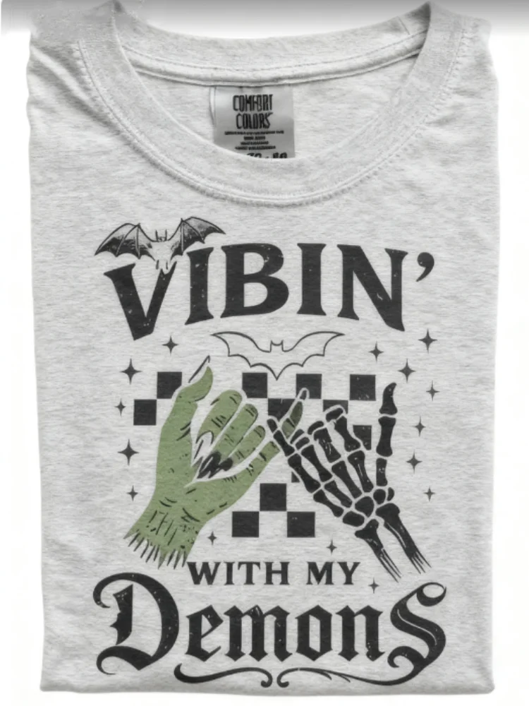 

Уникальная футболка с рисунком Vibin With My Demons Bat Zombie Skeleton Hand Checkerboard Удобная футболка для мужчин и женщин Темная уличная одежда