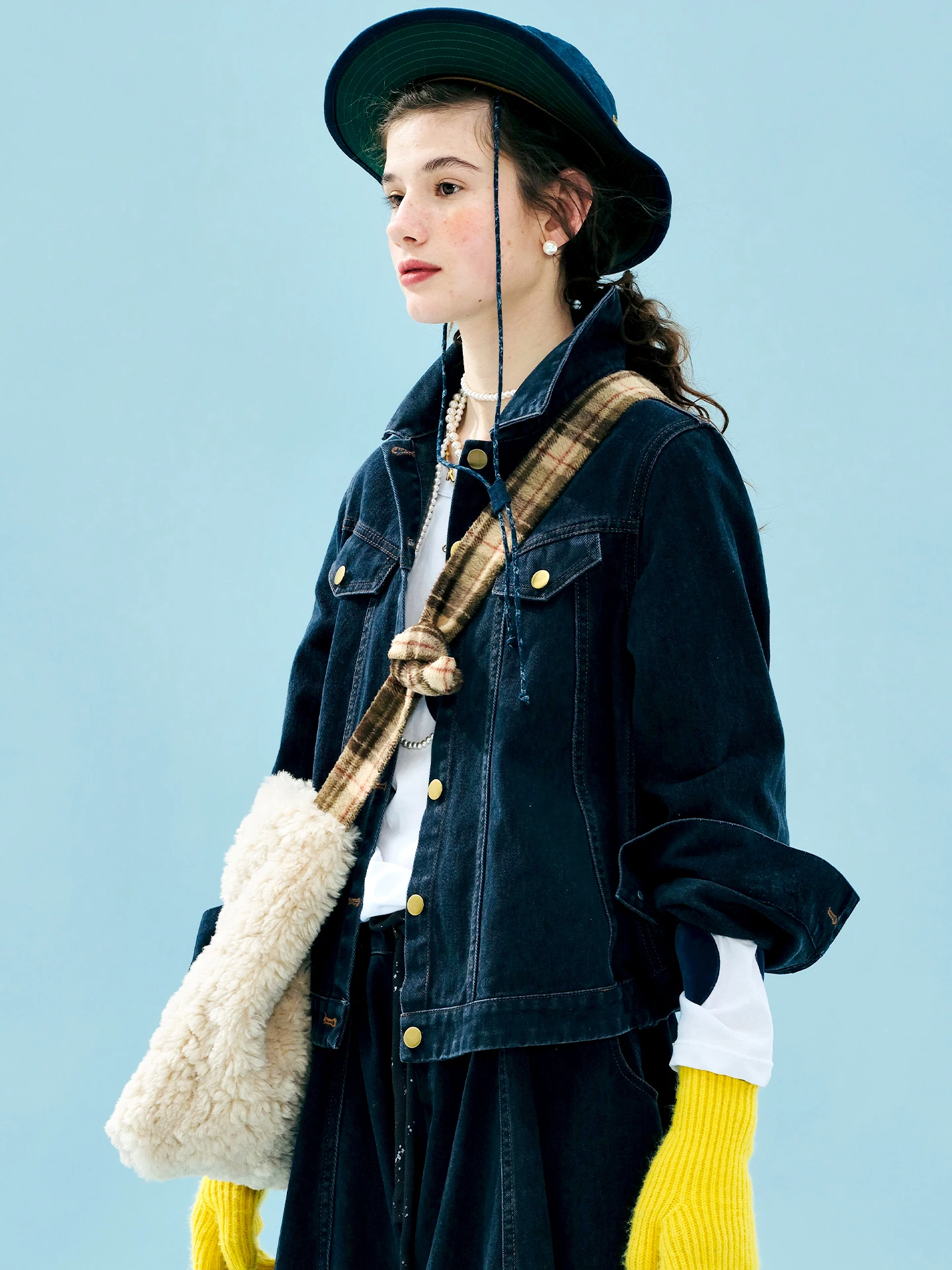 Jaket Denim Crop Biru Tua yang unik dan serbaguna untuk Aktivitas Sehari-hari, Stylish & Menarik perhatian 255207