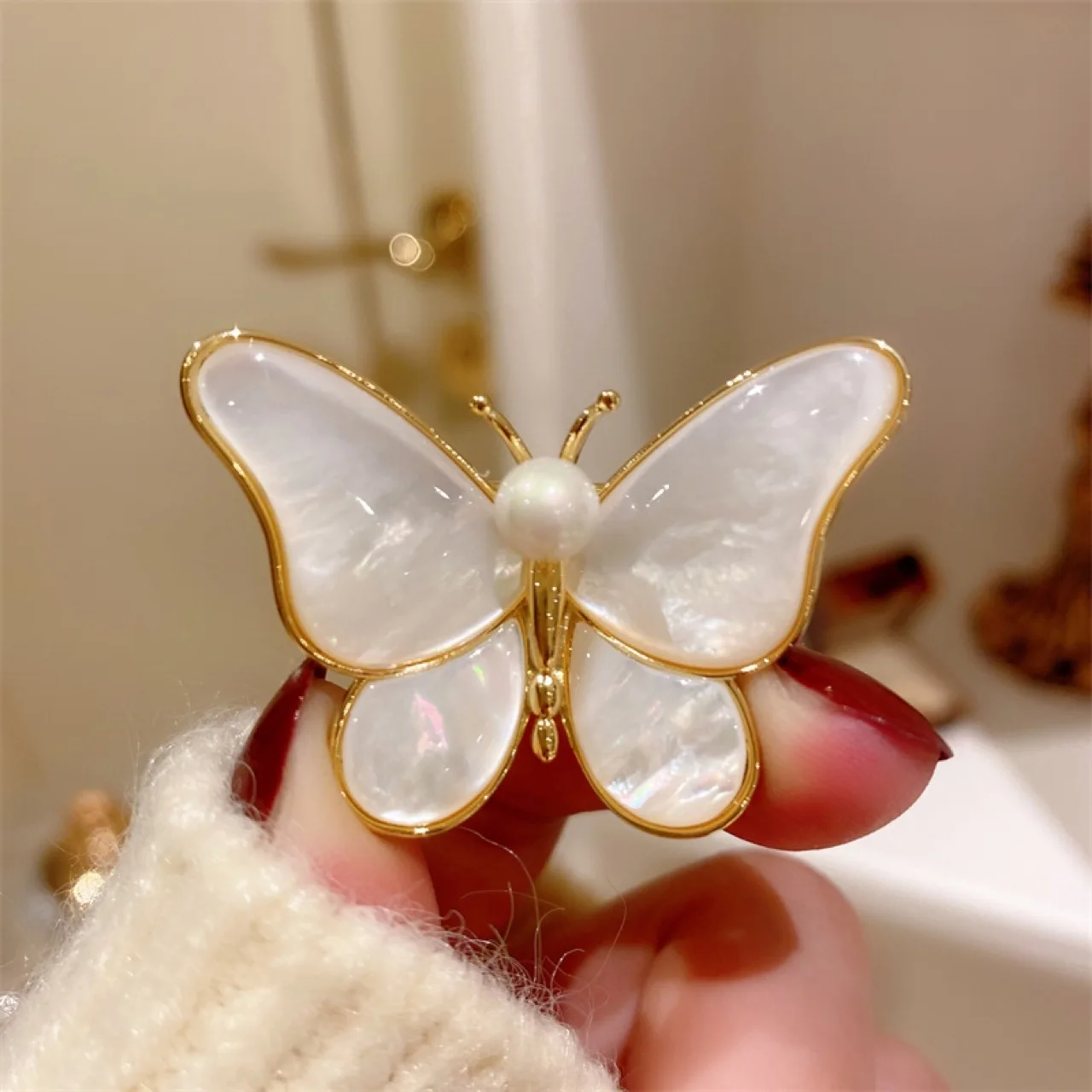 Brooches For Women White Butterfly Shell Cape Suit Dress Fine Jewelry Accessories Wedding Birthday Gift